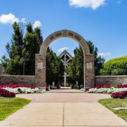 Fall picture in front of the arch