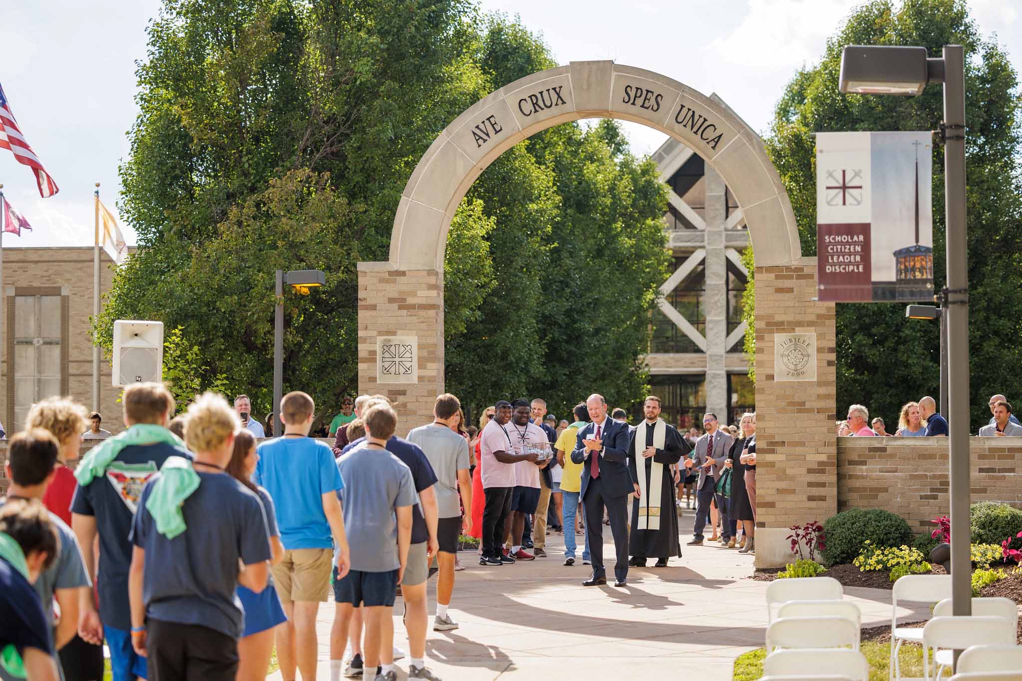holy-cross-arch-ceremony